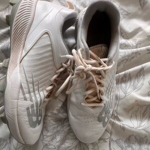 New Balance White and Gray Softball Cleats Womens sz 8.5